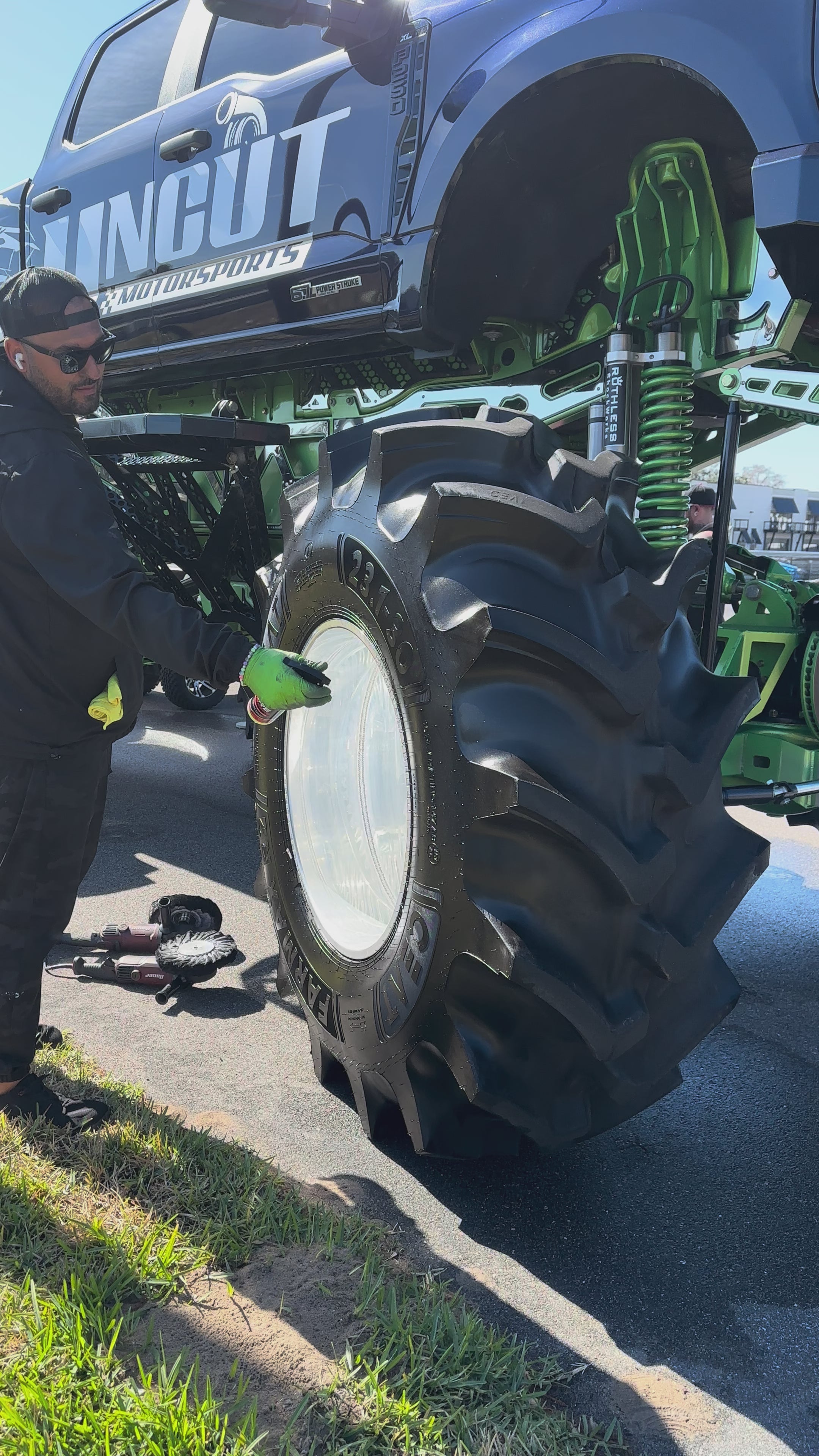 Load video: CMD Tire Shine 16oz